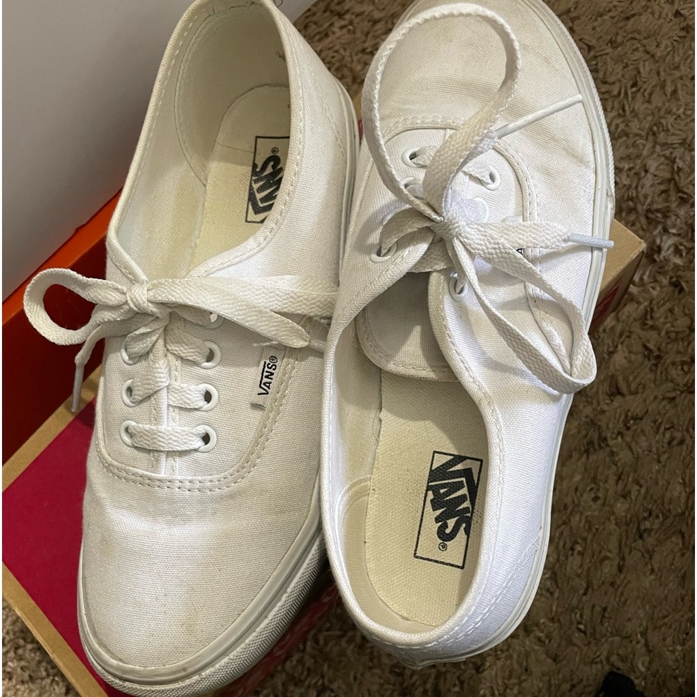 Vans Authentic laced shoes